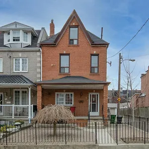 Cozy In Downtown Toronto! Guest house Toronto